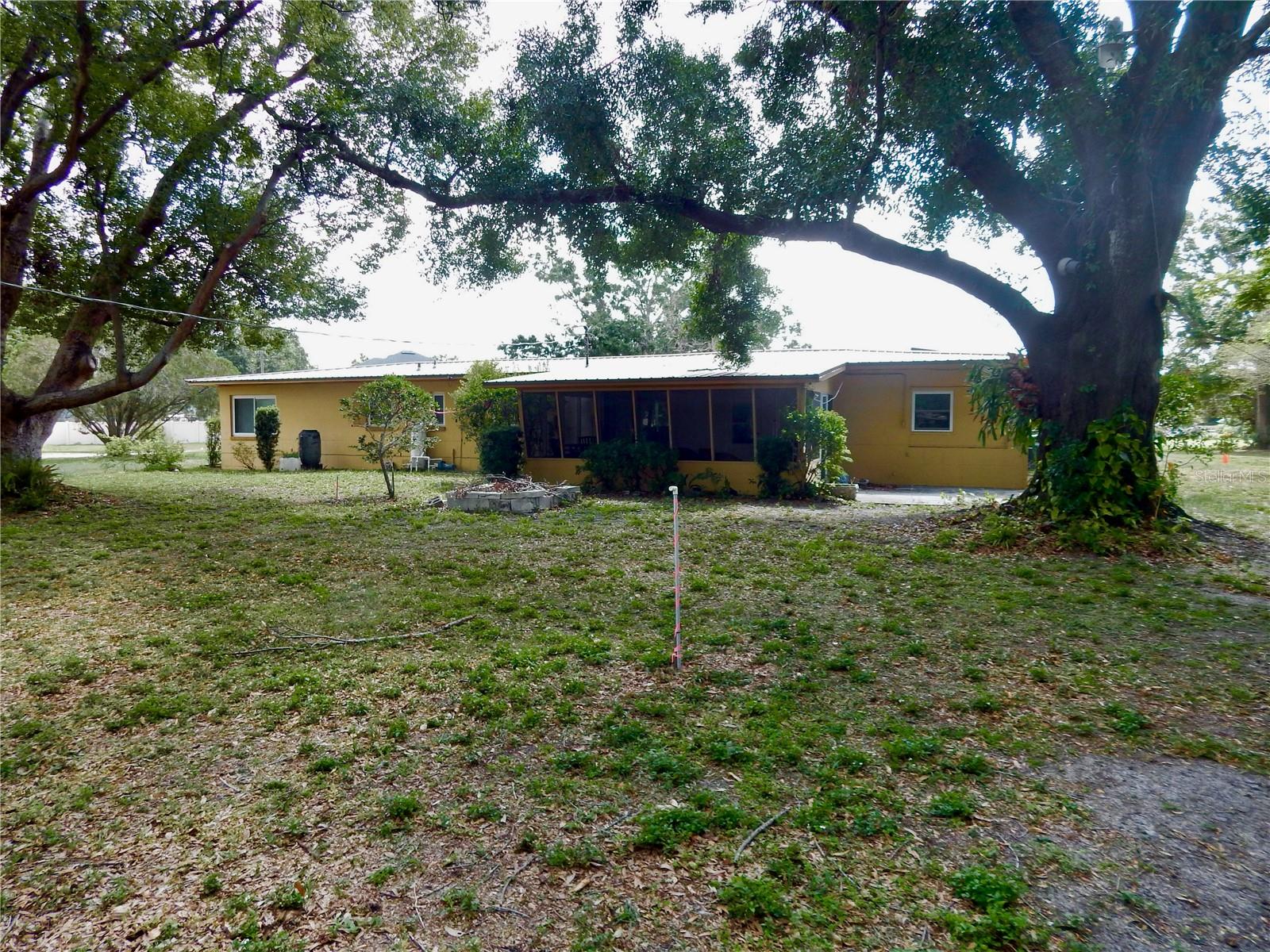 TB8389670