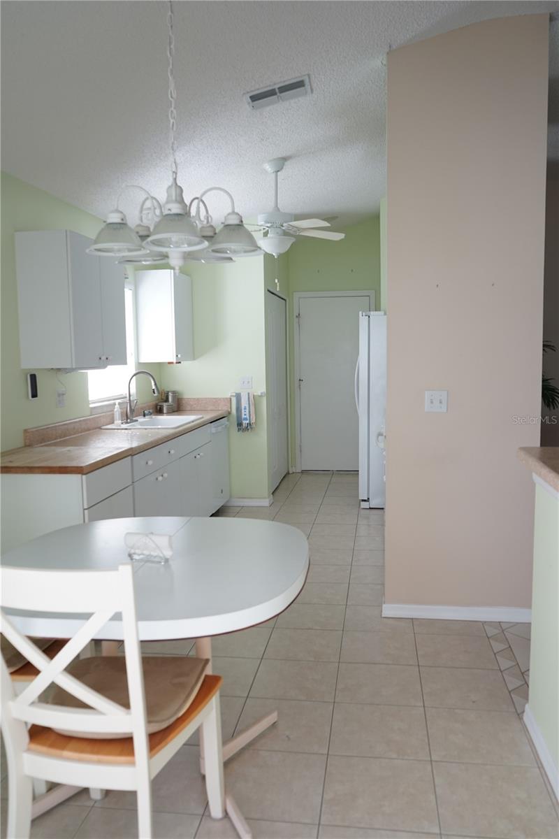 walk in from lanai to kitchen