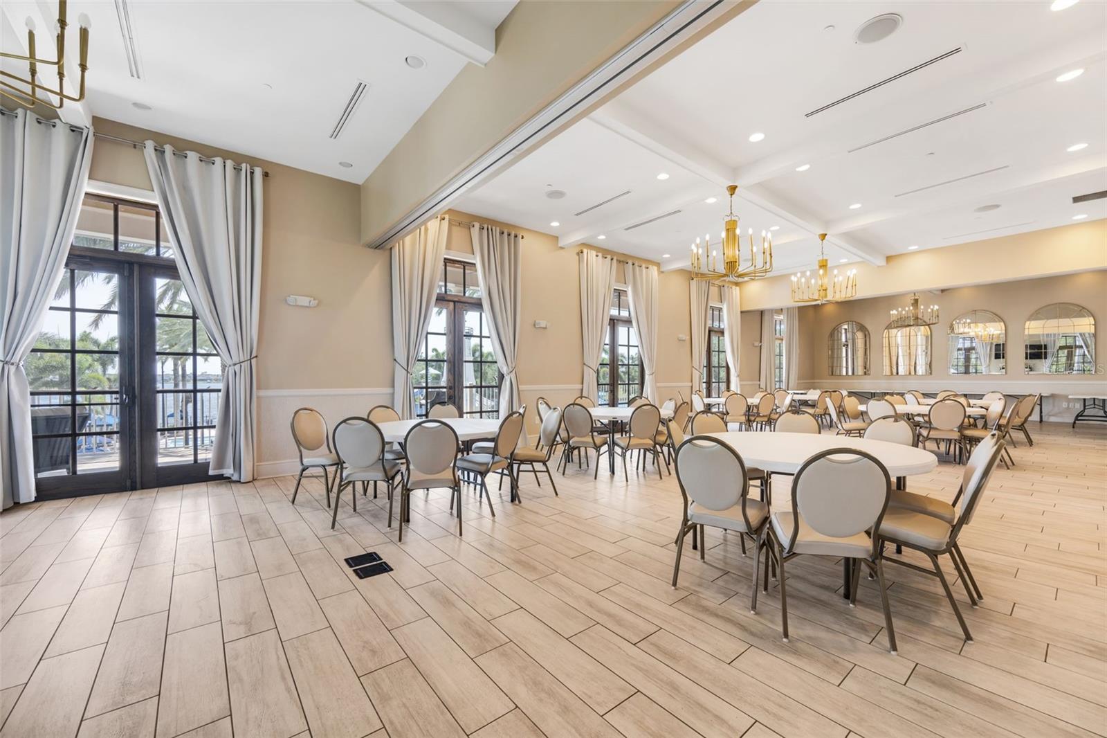Mirabay Baquet Space