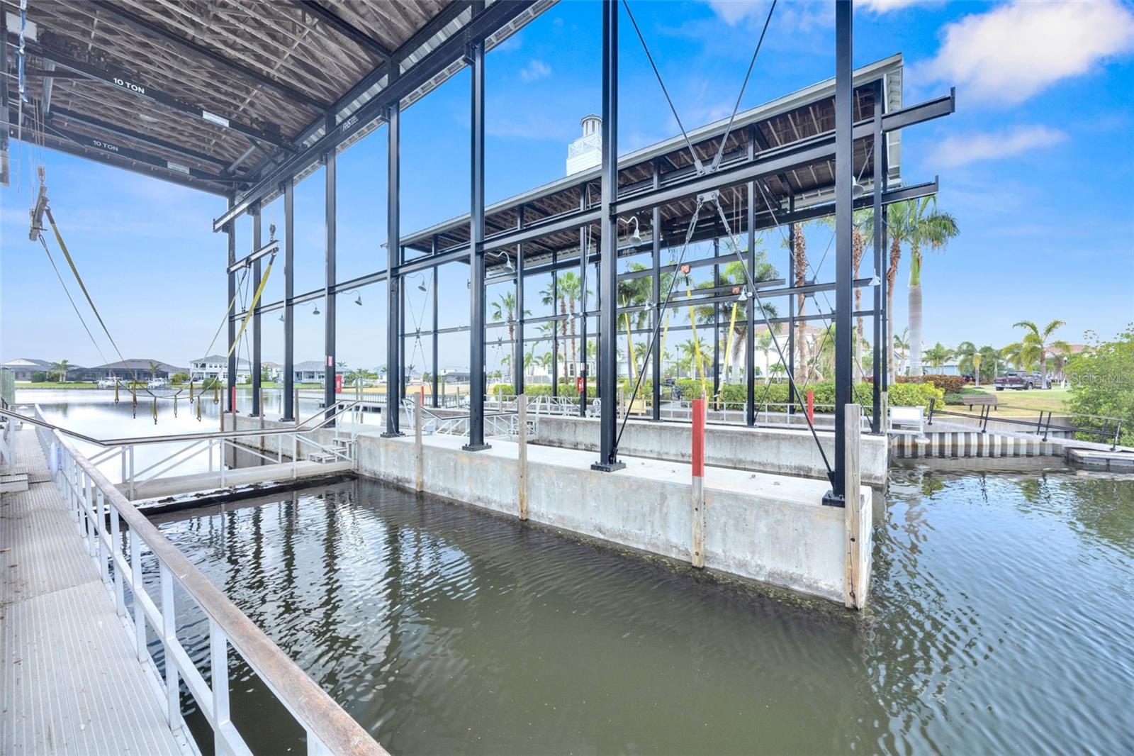 Mirabay Boat Lift