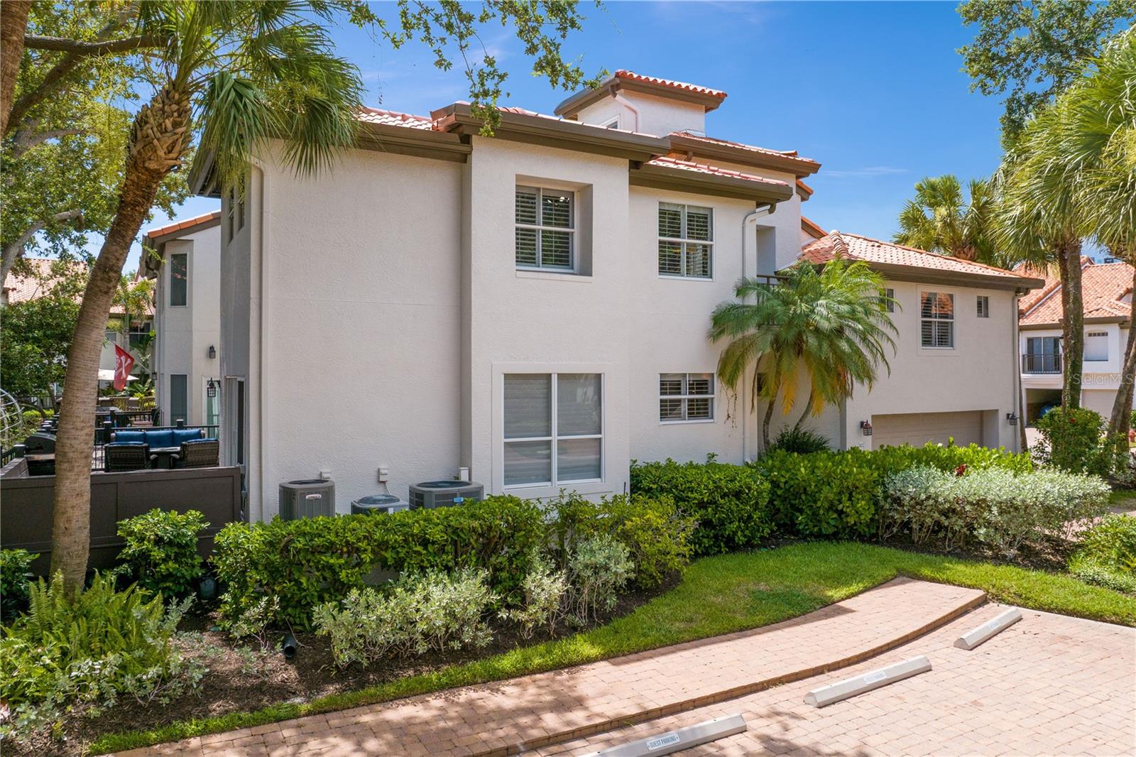 Only 3 units in this neighborhood have private rooftop decks that offer panoramic views and peaceful moments above it all.