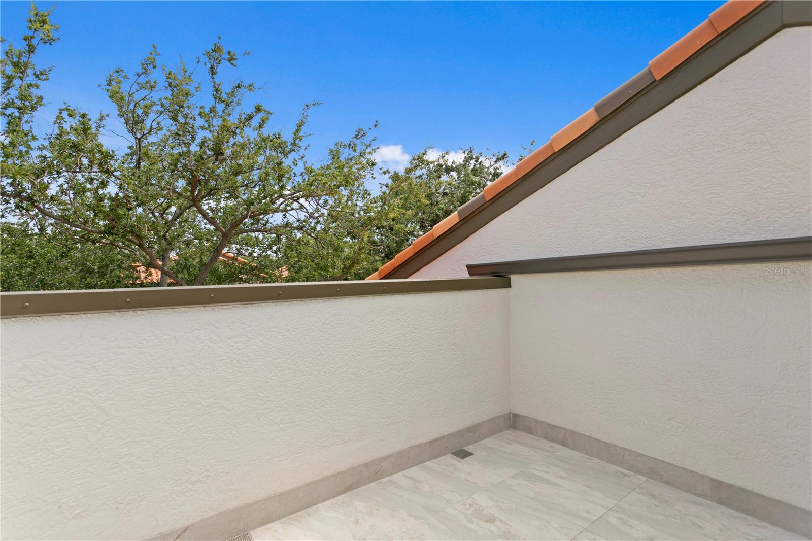 The private rooftop deck, one of only 3 in the neighborhood, offers panoramic views and peaceful moments above it all.