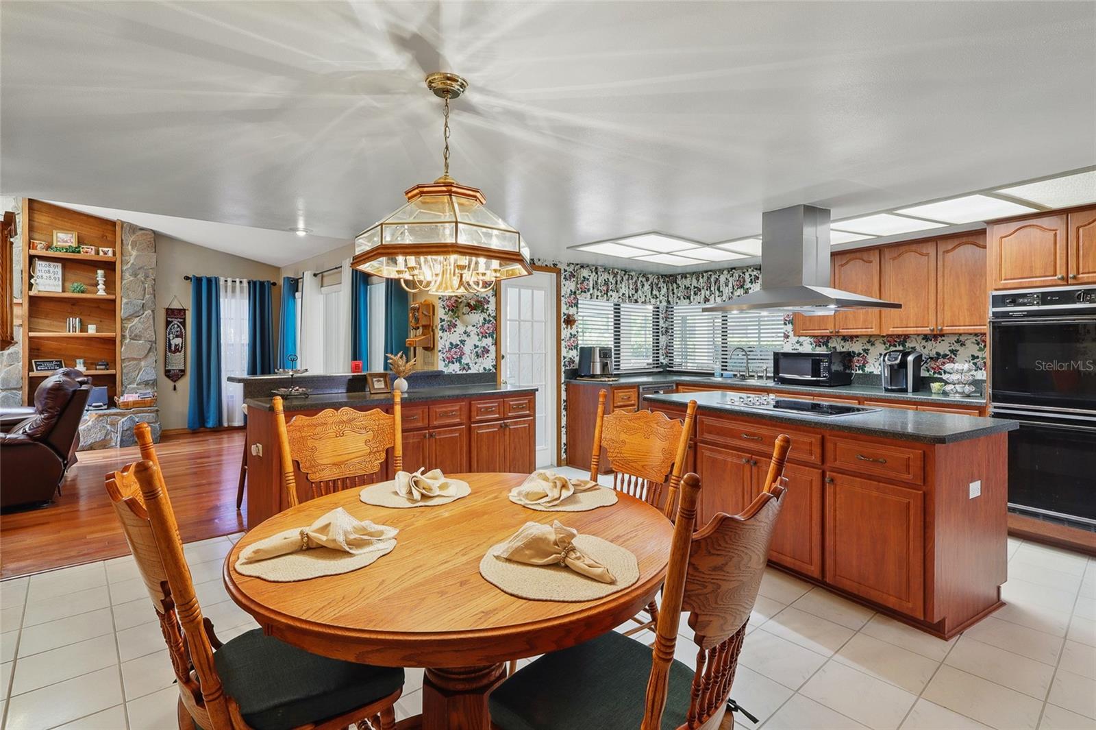 Eat in kitchen