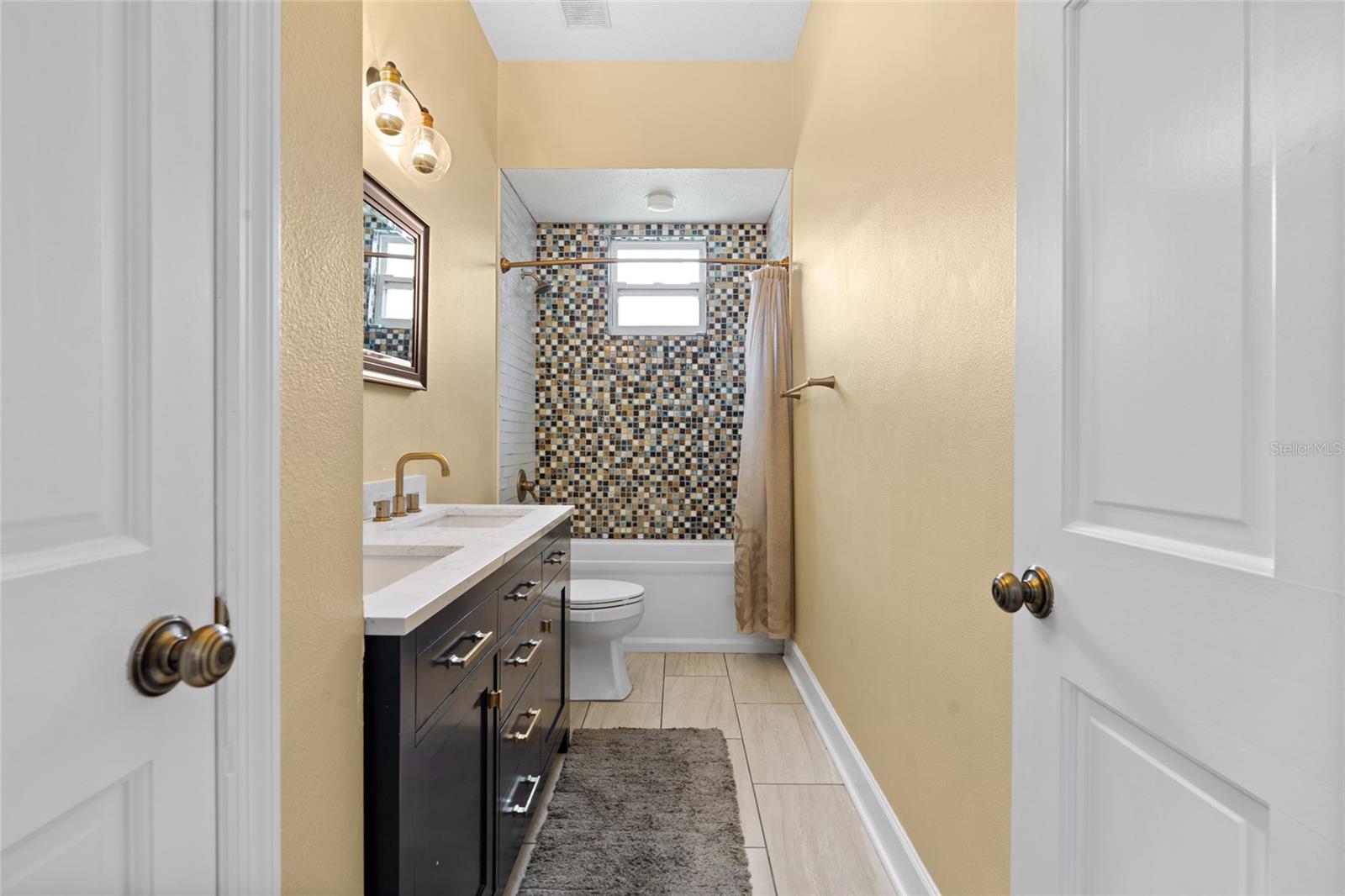 Main guest bathroom
