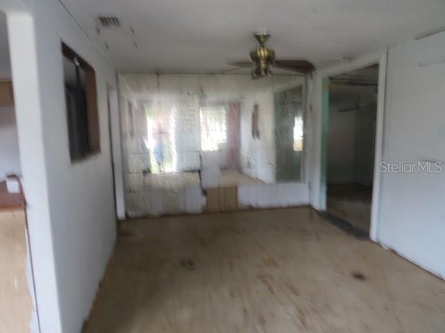 TB8389761