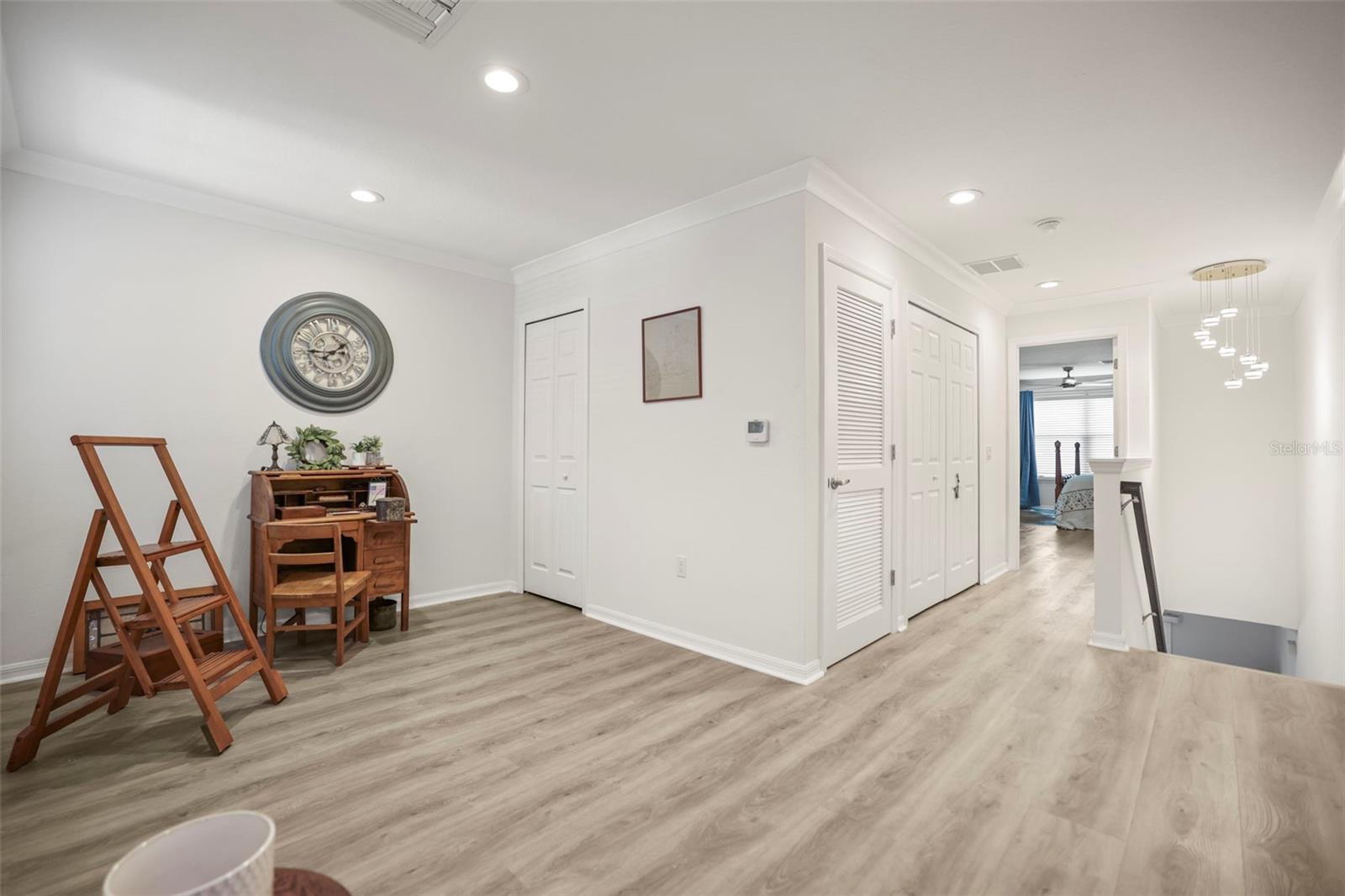 Ustairs loft