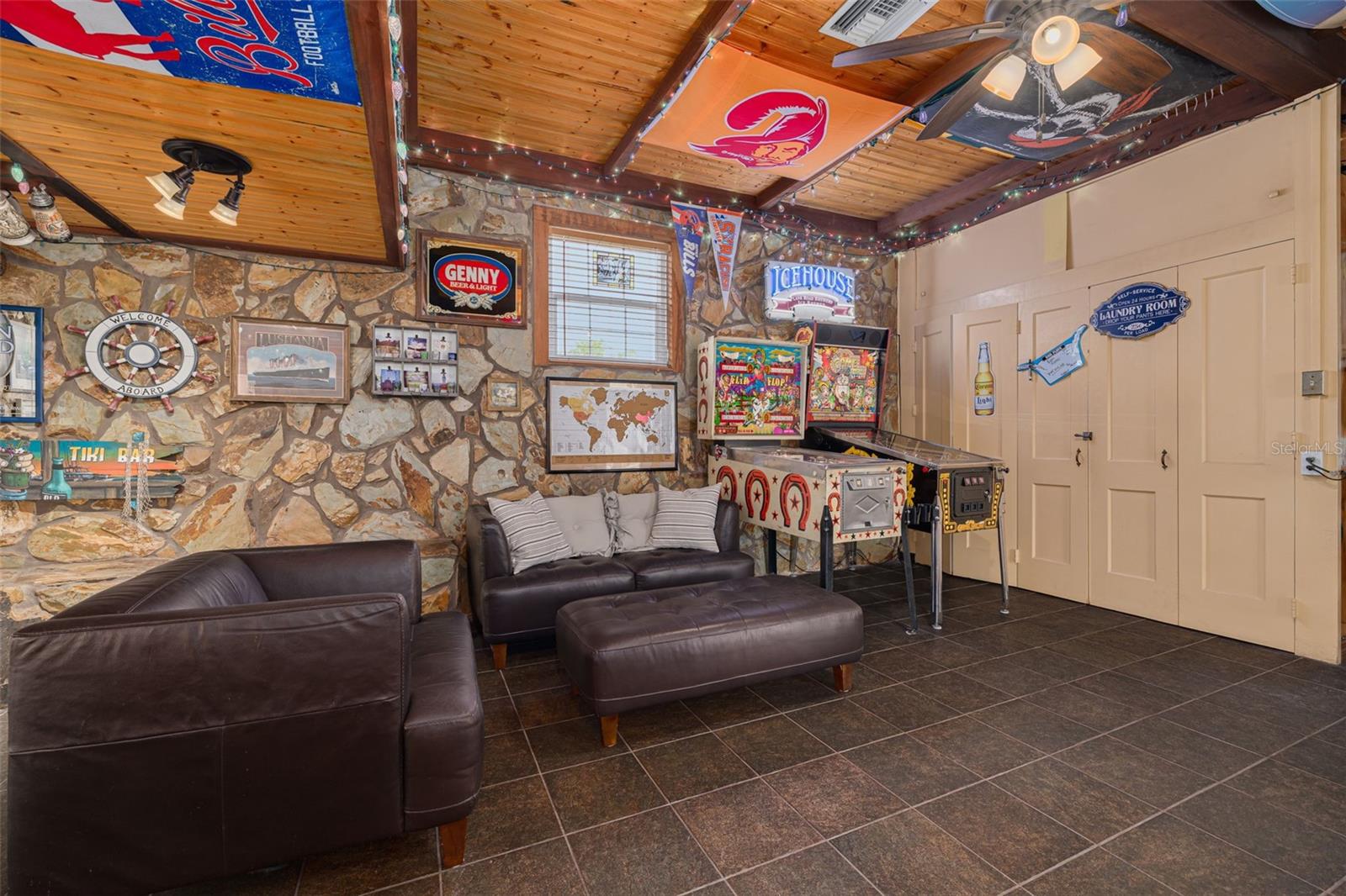 Perfect bar room!