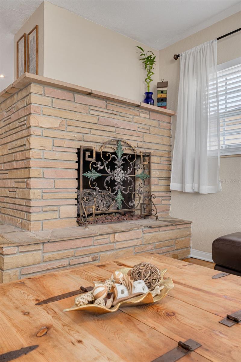 Gas fireplace