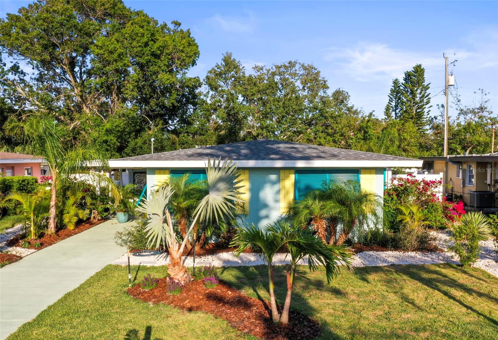 2479 tradewinds Dr Dunedin - You will love this home