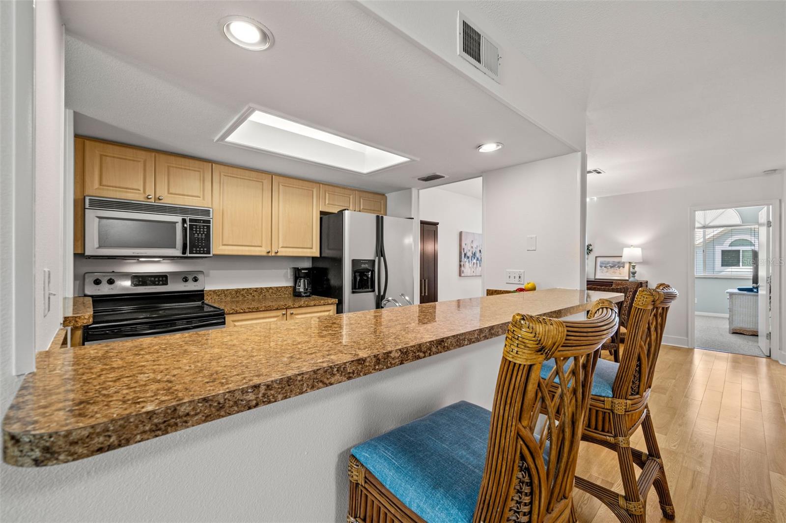 Kitchen with breakfast bar