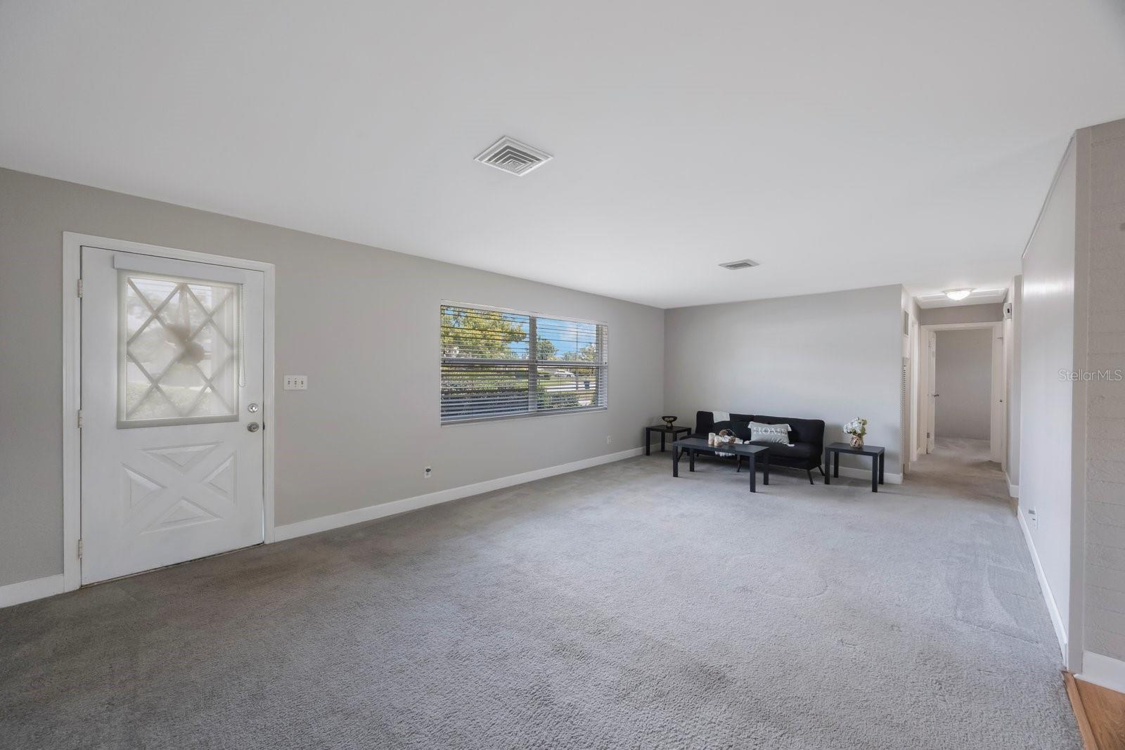 Huge livingroom!