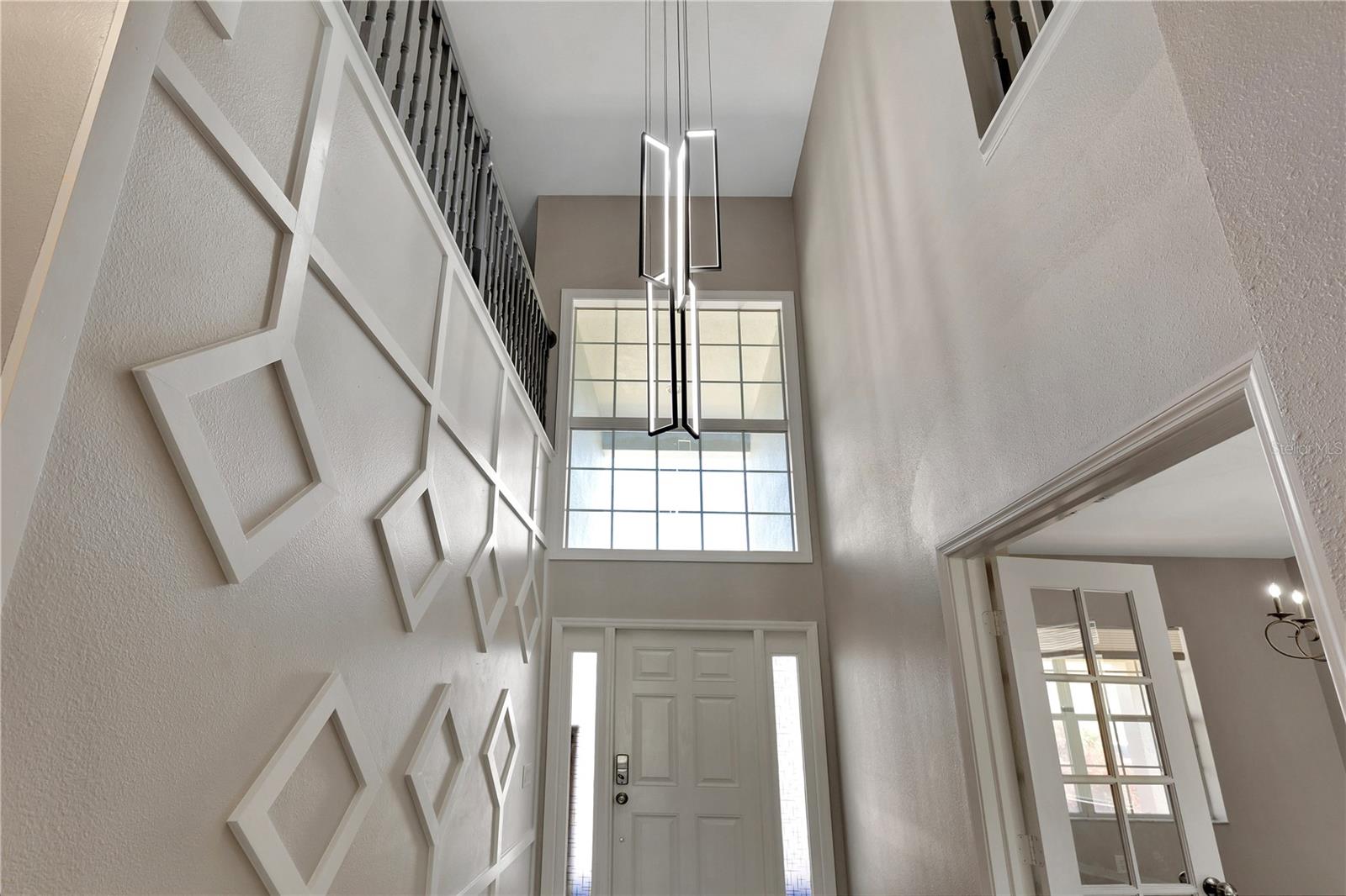 Grand 2 story wrap around foyer
