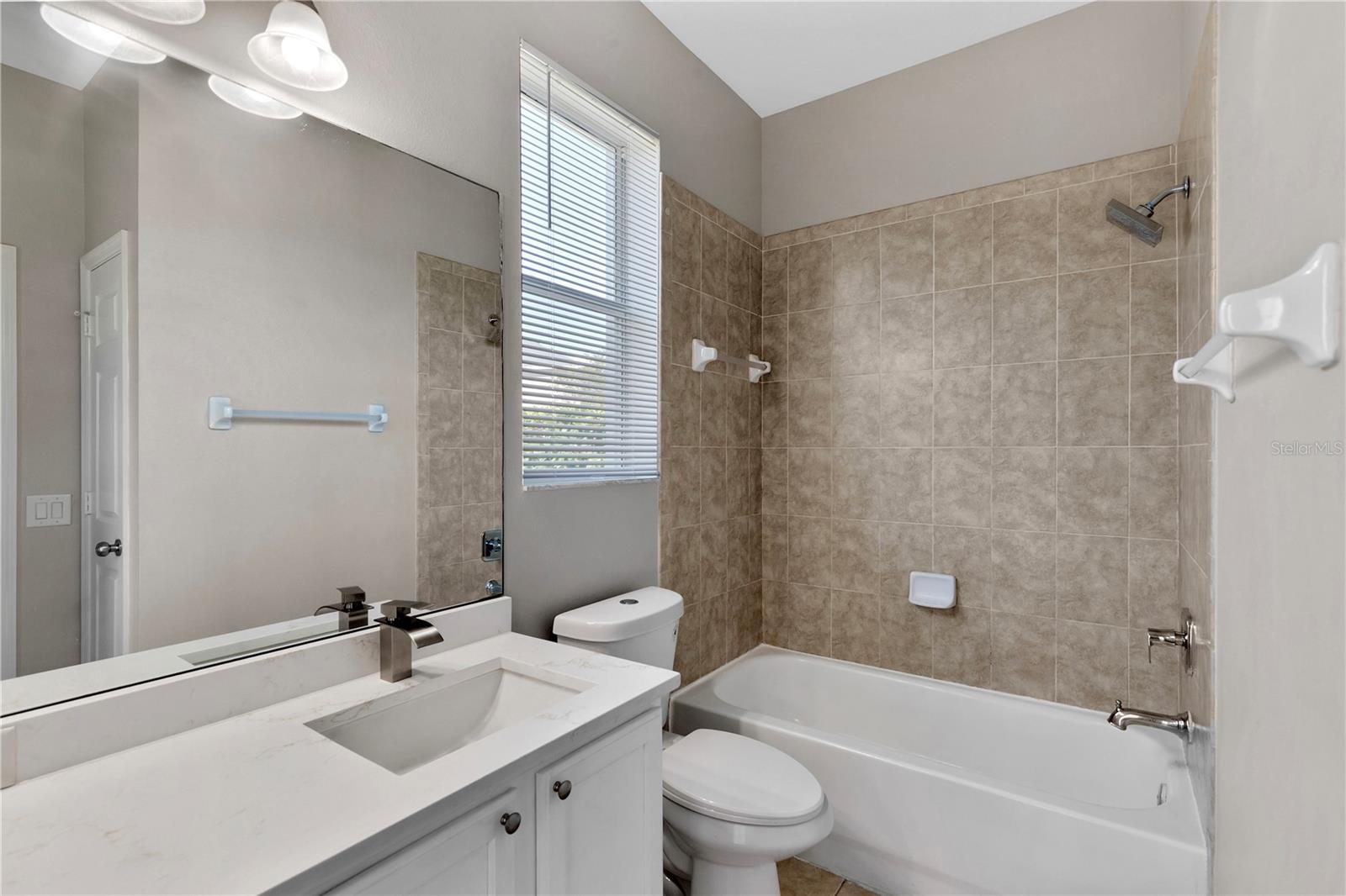 1st floor ensuite bathroom