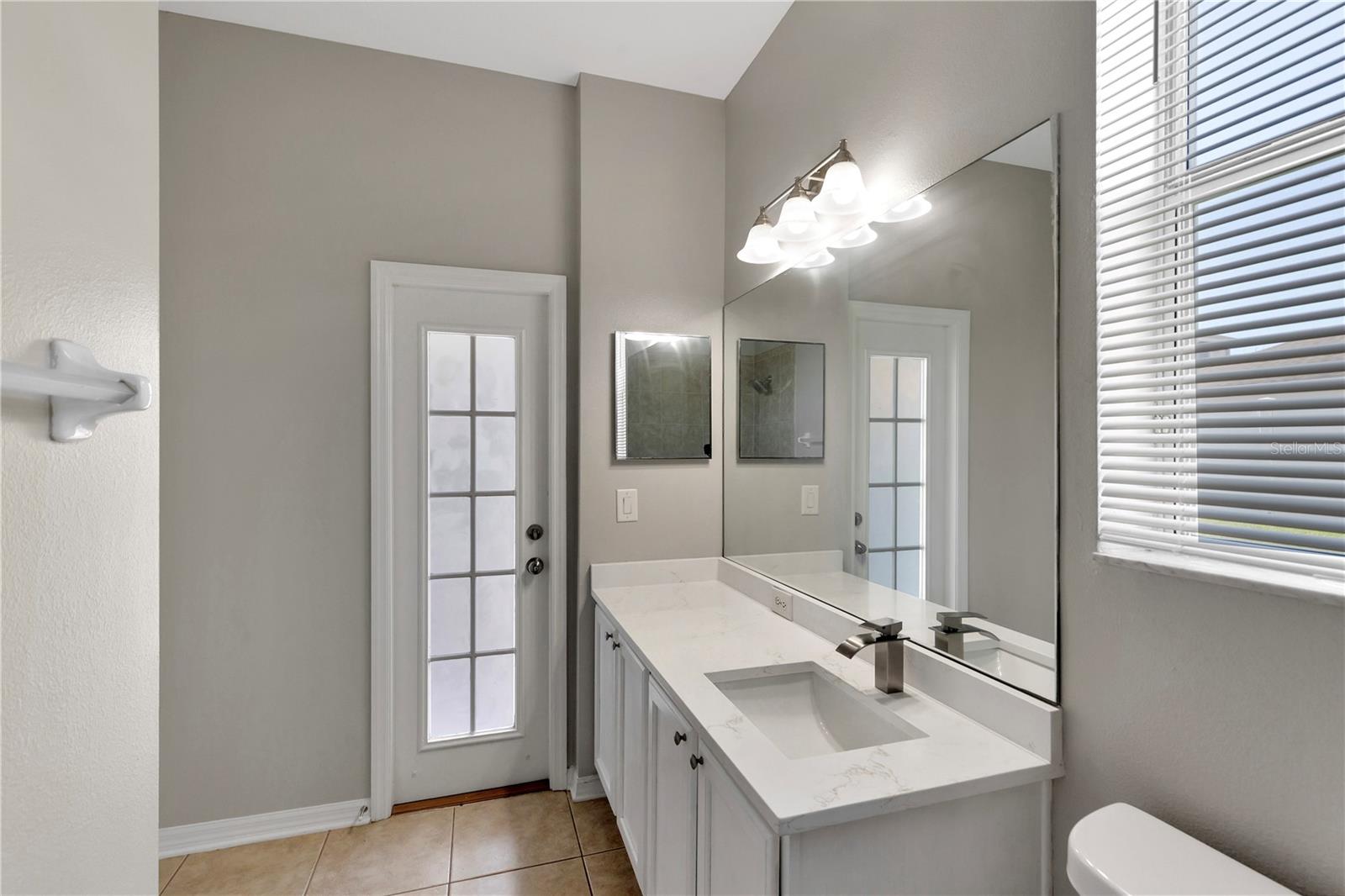 1st floor ensuite bathroom