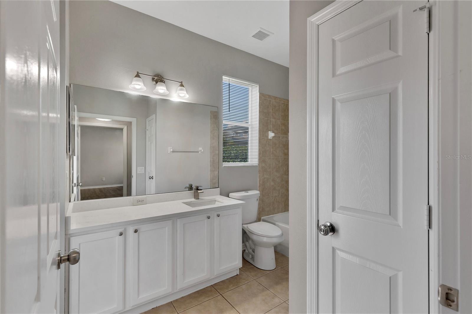 1st floor ensuite bathroom