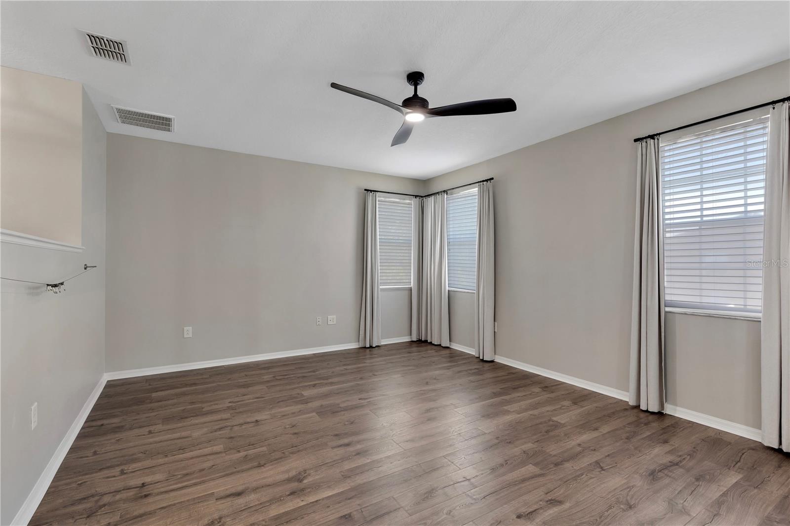 2nd floor bonus/ flex space