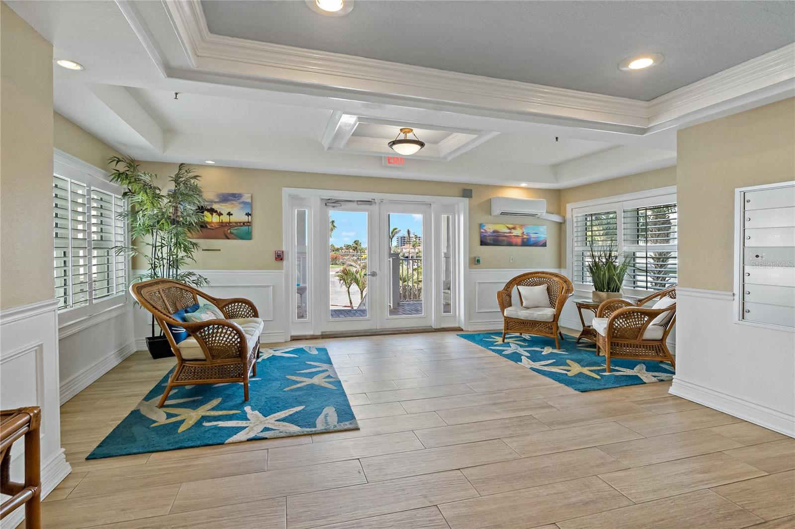 1586 Gulf Boulevard, Lobby Entrance
