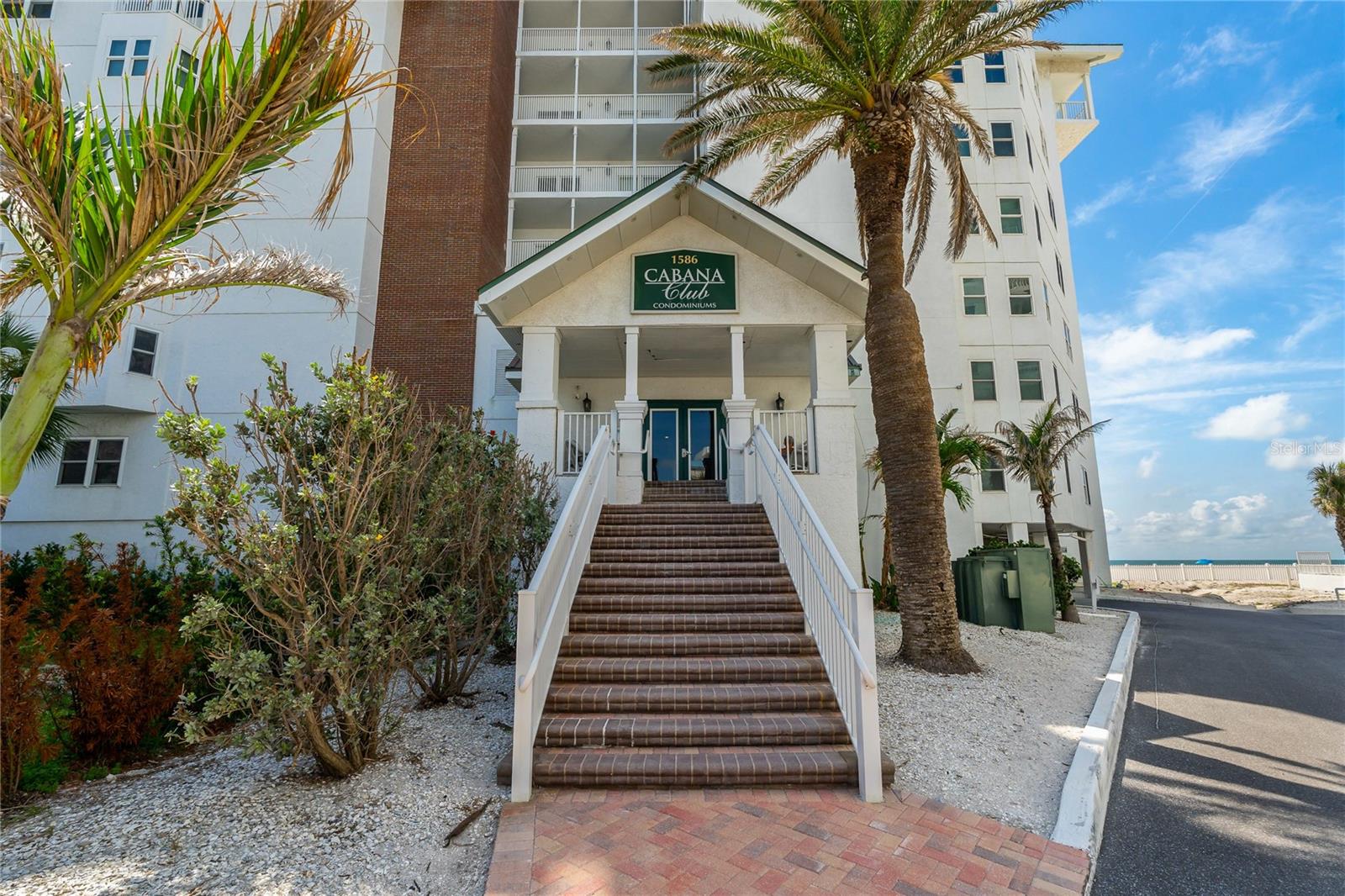 Entrance to 1586 Gulf Boulevard