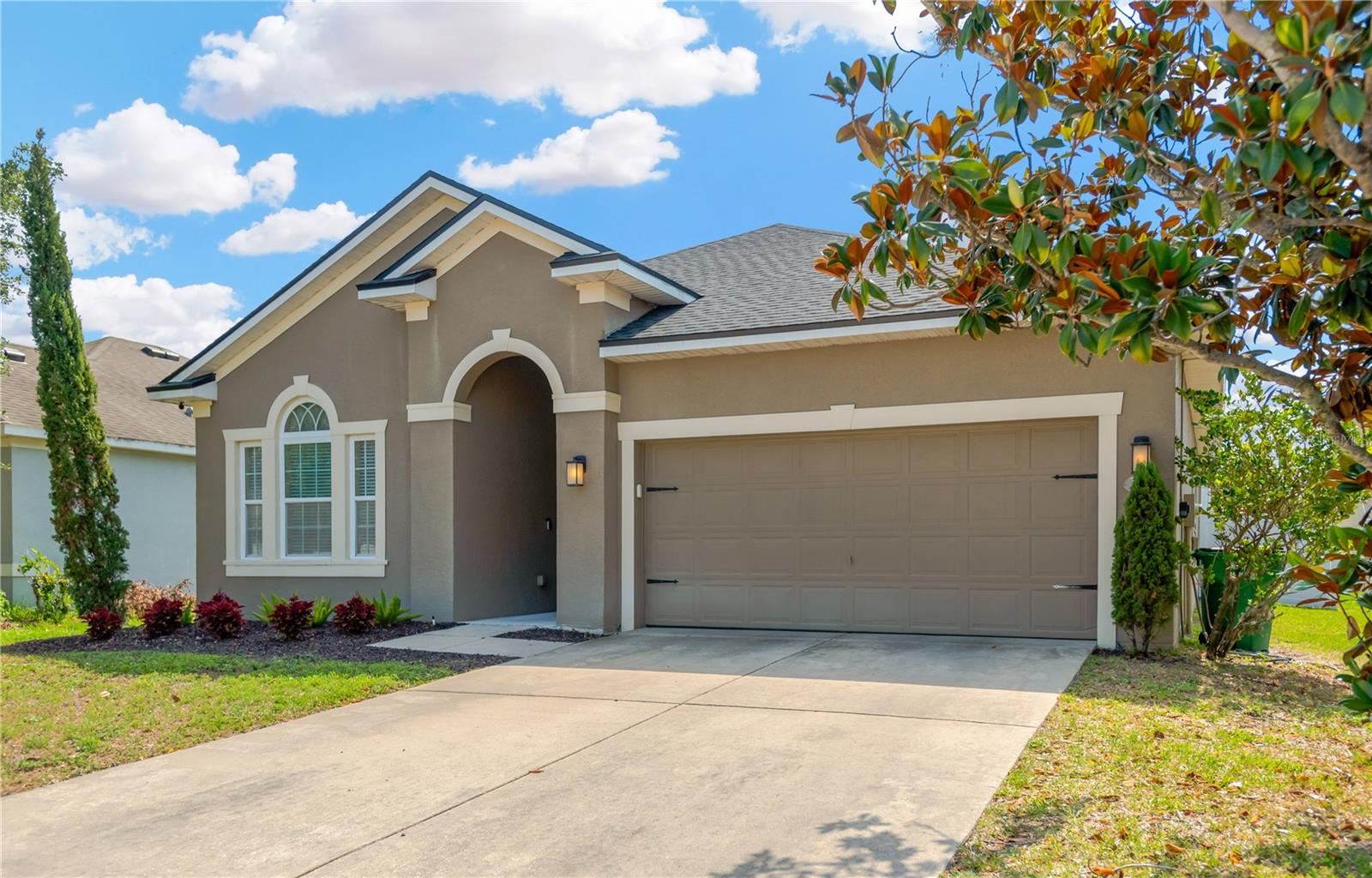 This beautiful home is waiting for you to be the new owners.  Schedule your appointment to see today.