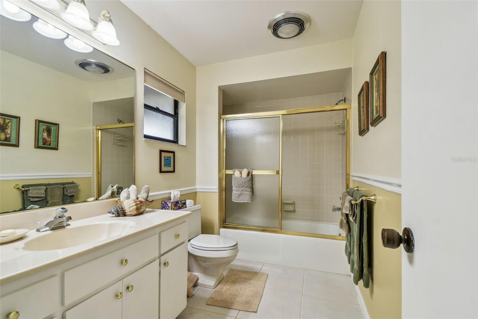 2nd bath with tub and shower
