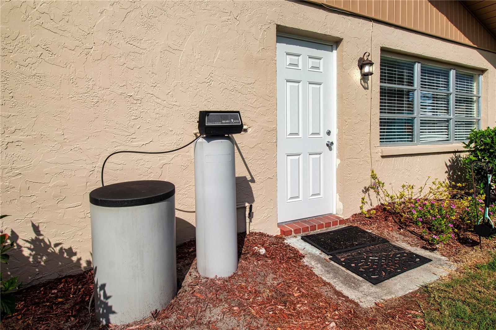 Water softener, but do NOT know if it's functional