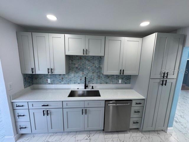 New Kitchen - Beautiful Quartz Counters & Backsplash