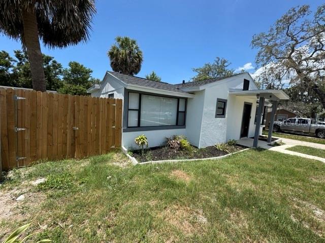 Nice front yard with gate to backyard.