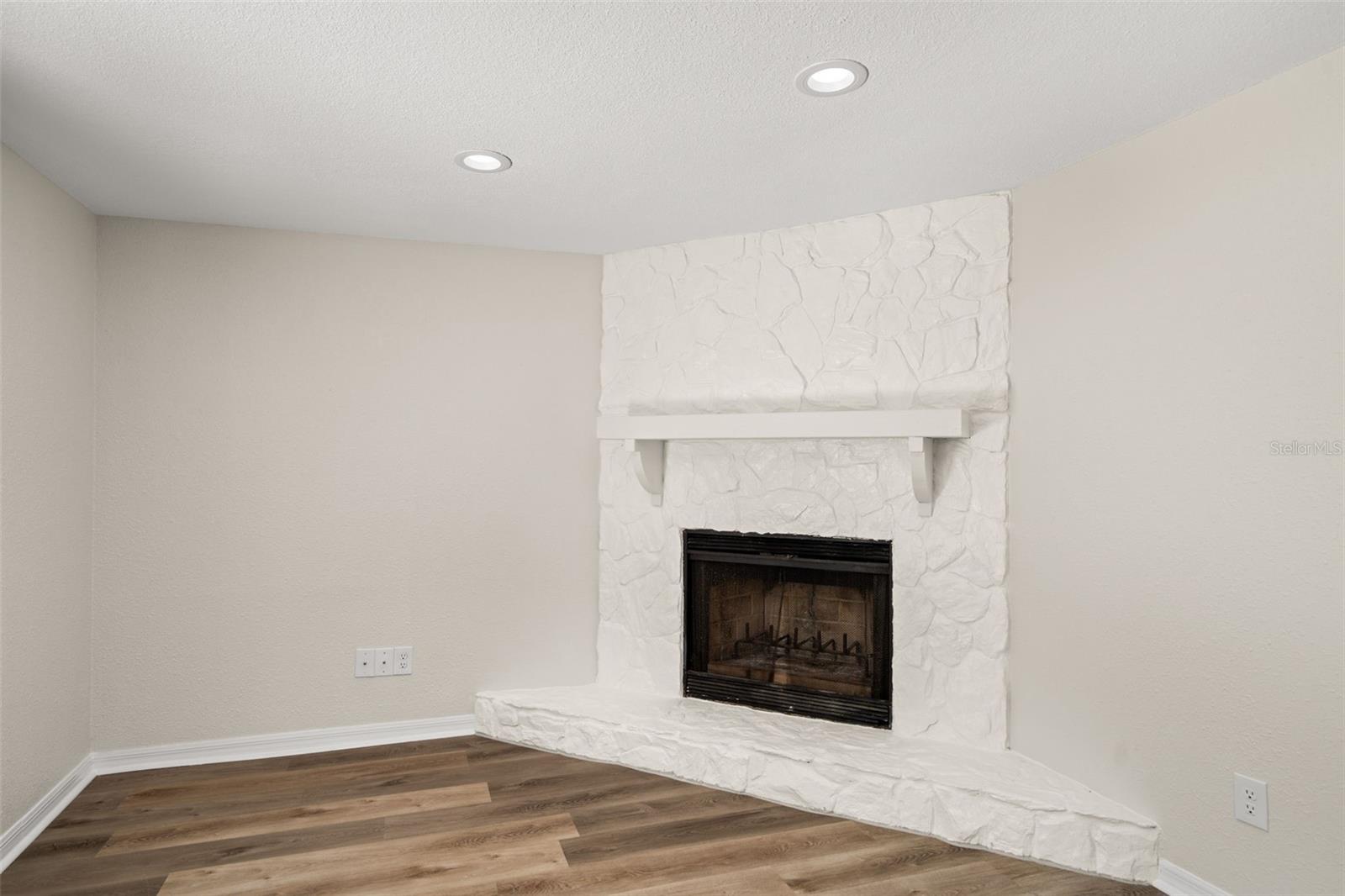 Wood Burning Fireplace w/Mantel
