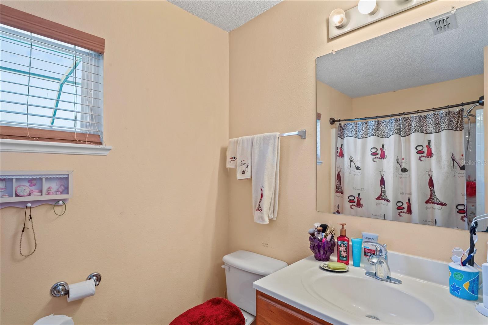 BATHROOM 2