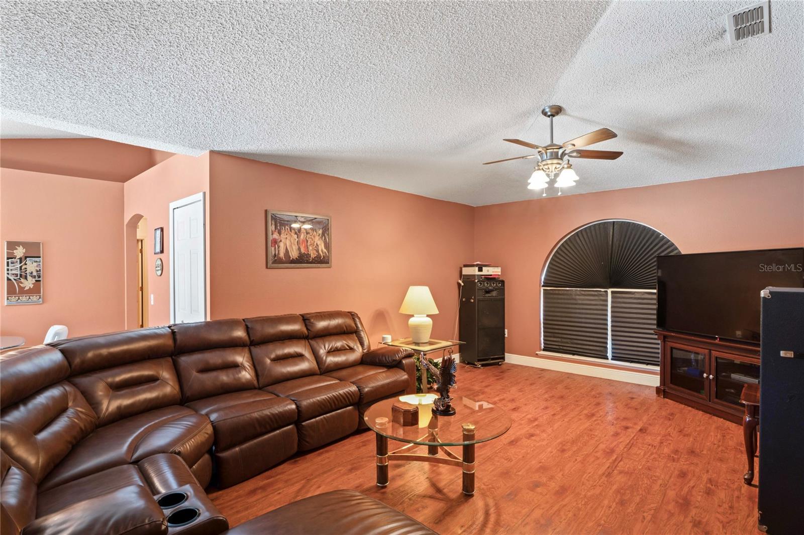 LIVINGROOM