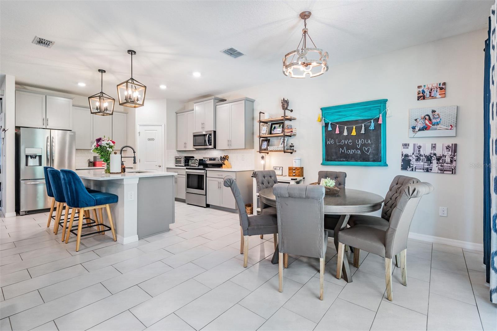 Kitchen-Dining Combo