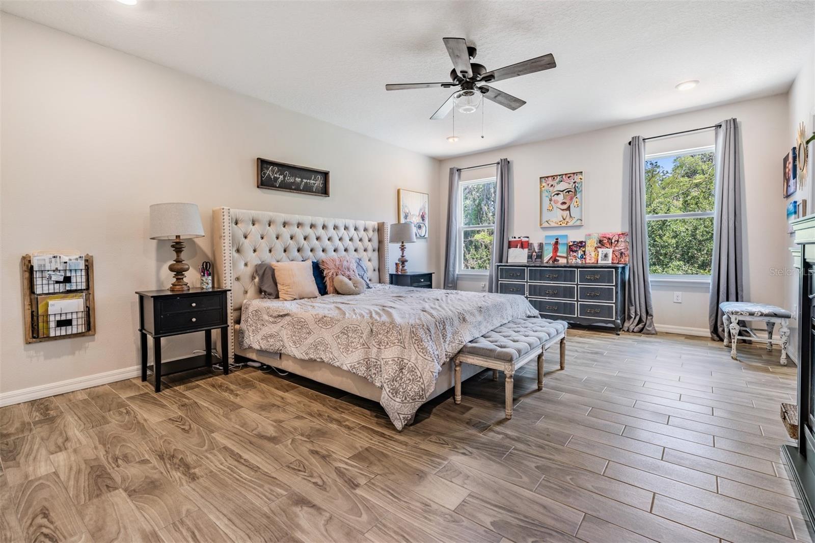 Master Bedroom (Upstairs)