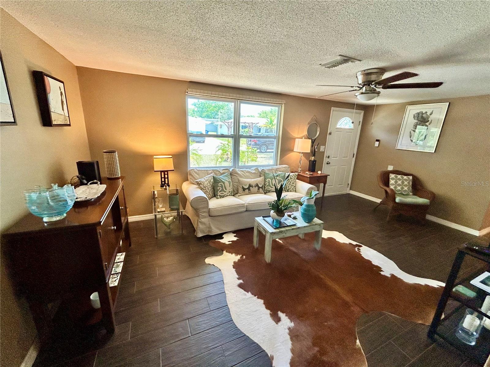 Living room & Dinig room