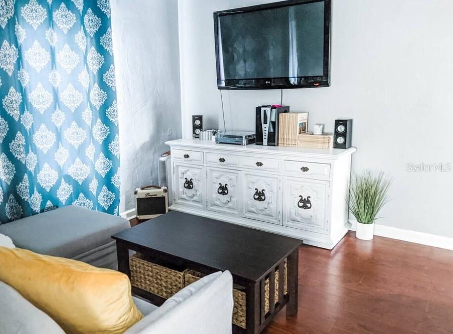 Garage Apt living rm