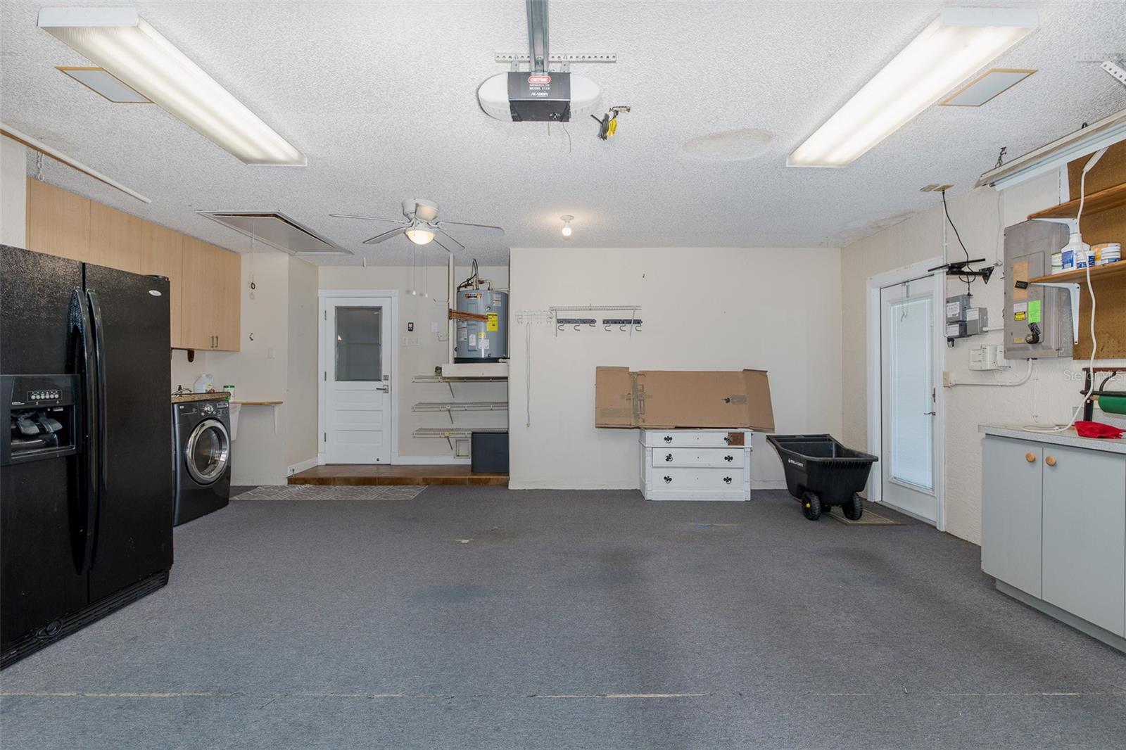 Garage with 2 spaces