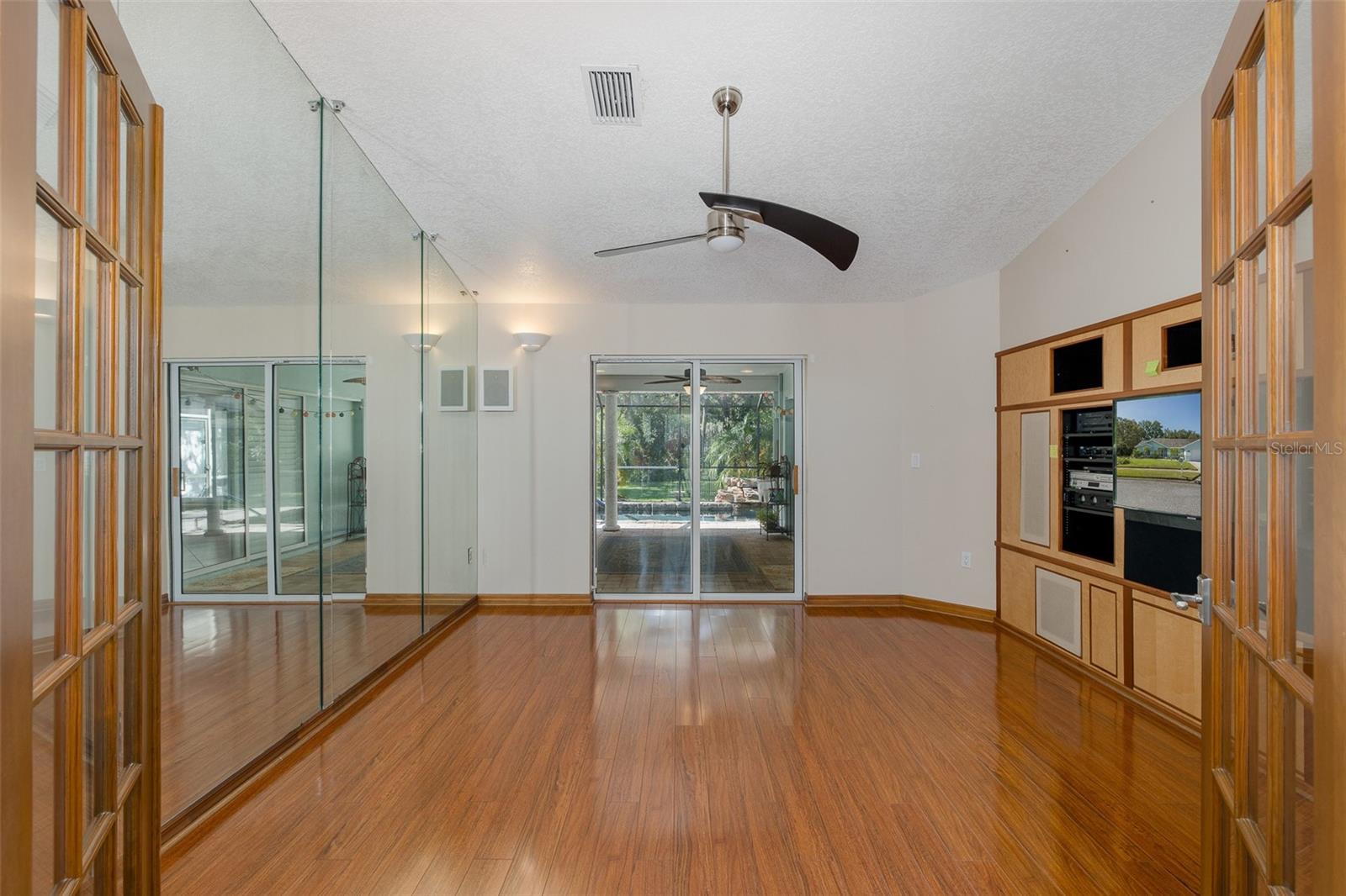 Media room/Dining-room