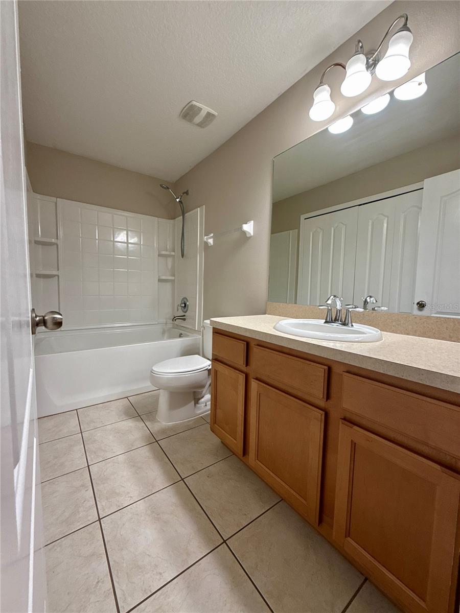 UPSTAIRS 2ND BATHROOM WITH LAUNDRY IN THE CLOSET