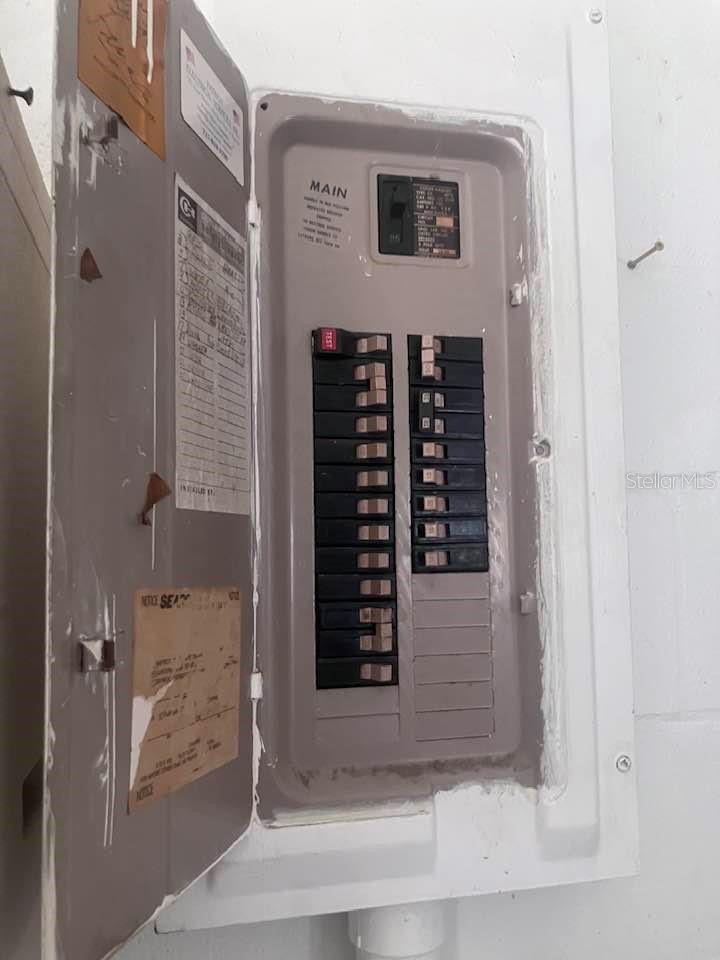 TB8390121