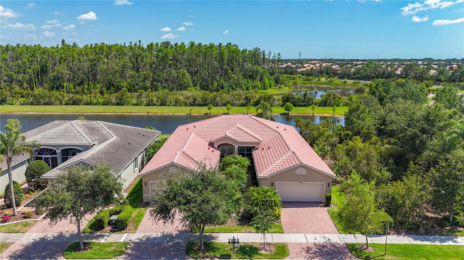 Excellent view! Unparalleled location!