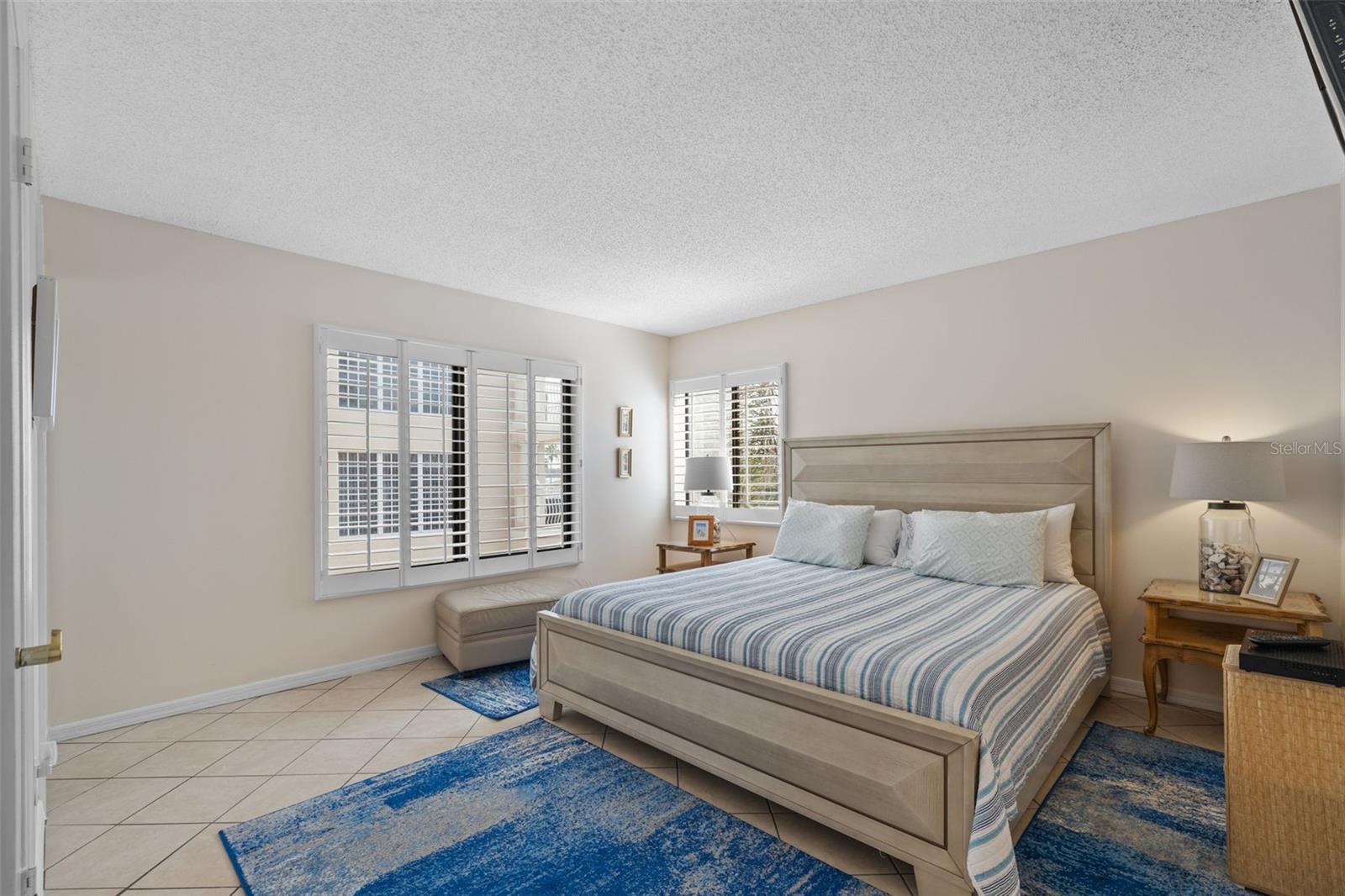 King size bed