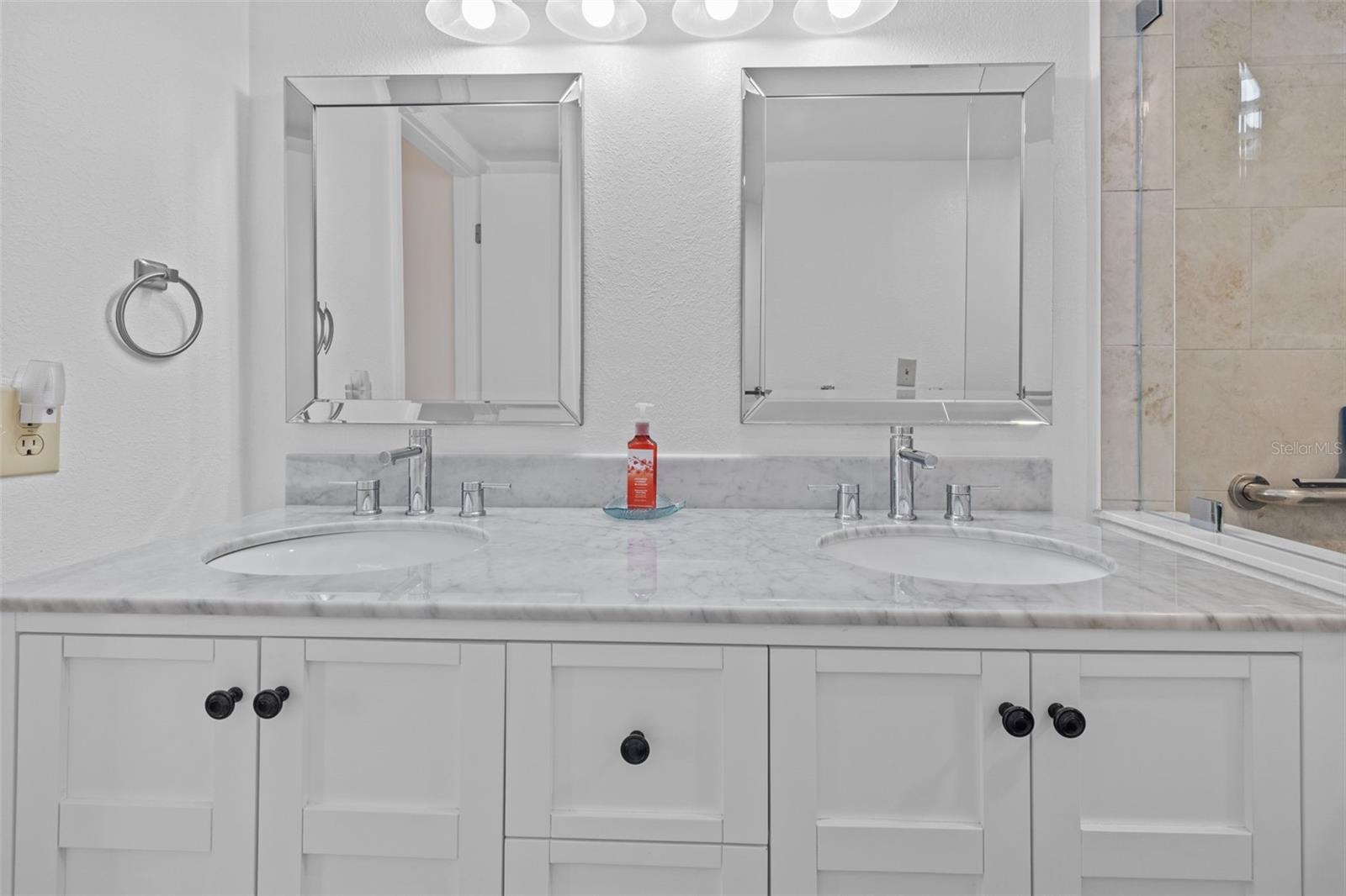 Newly renovated primary ensuite!