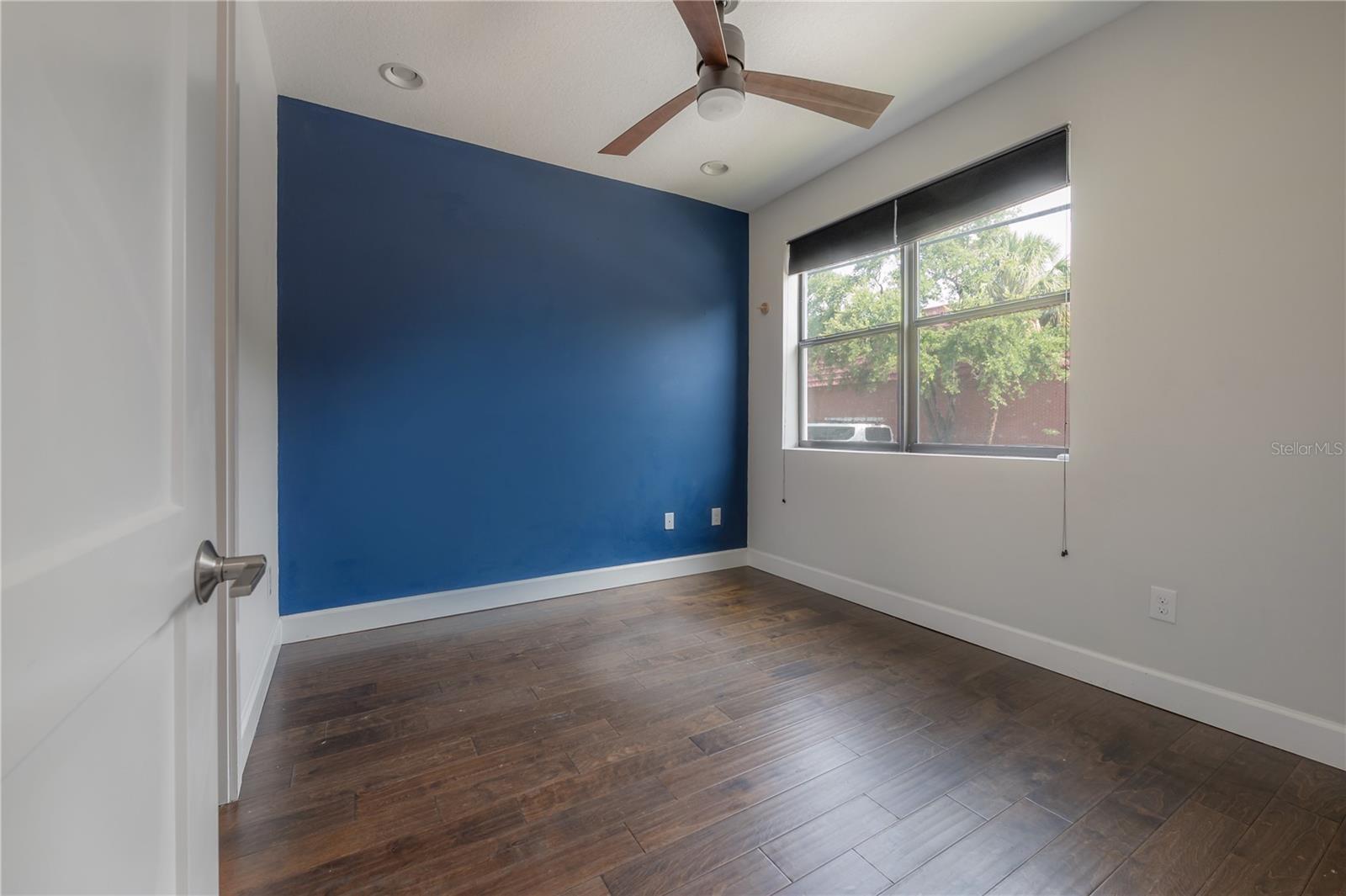 \Office/en suite bedroom on 1st level