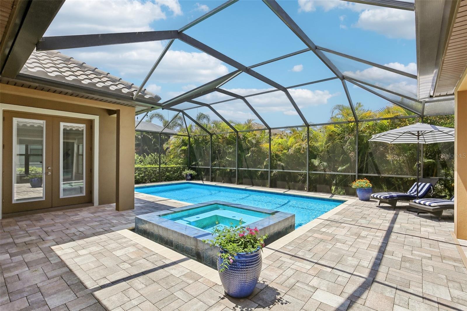 Pool/Lanai