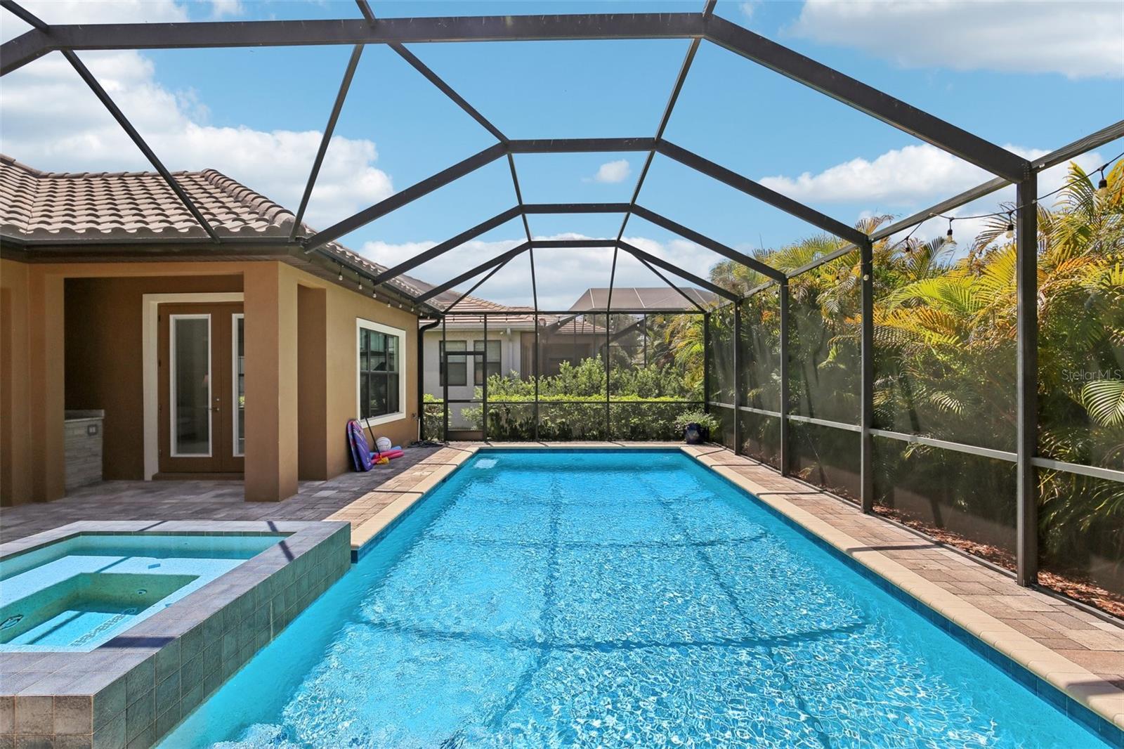 Pool/Lanai