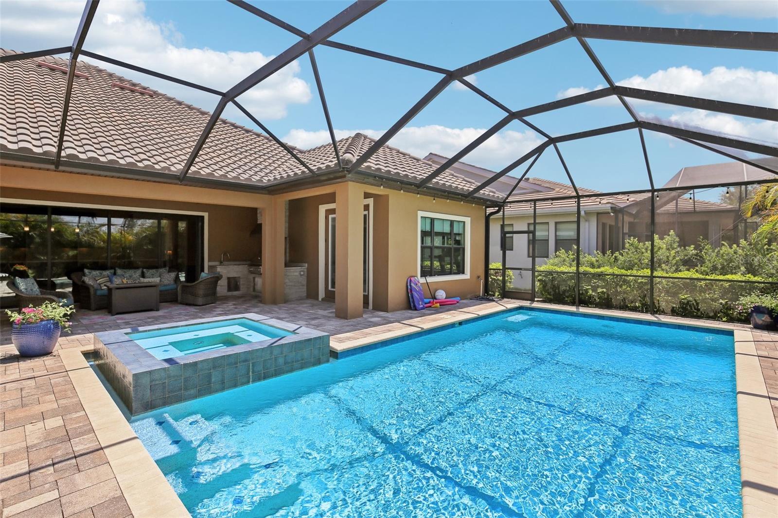 Pool/Lanai
