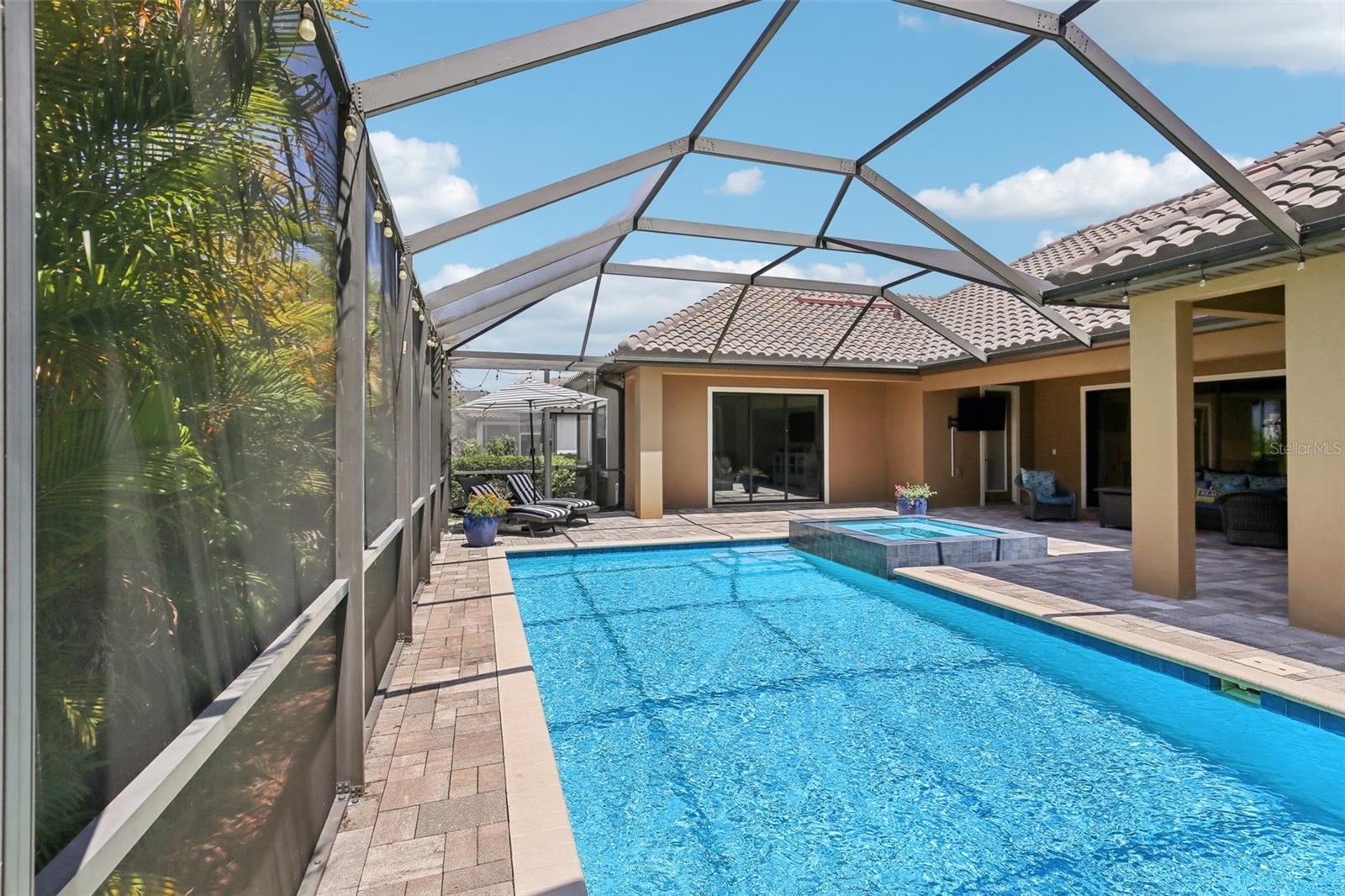Pool/Lanai