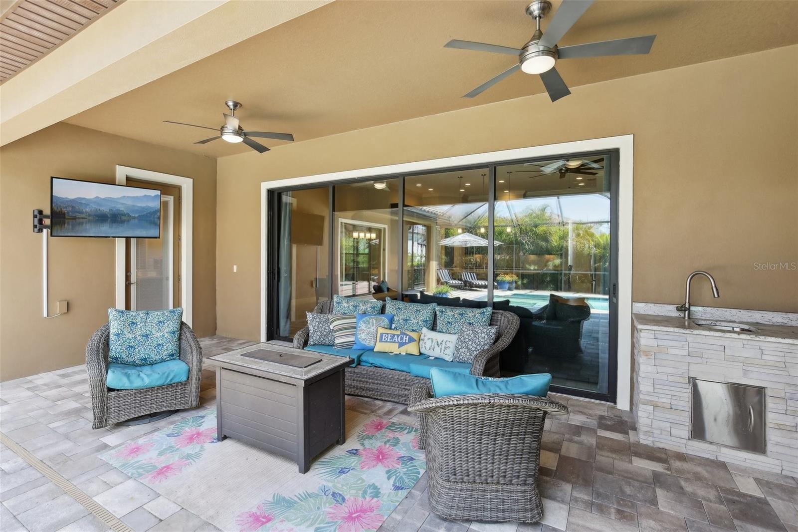 Pool/Lanai