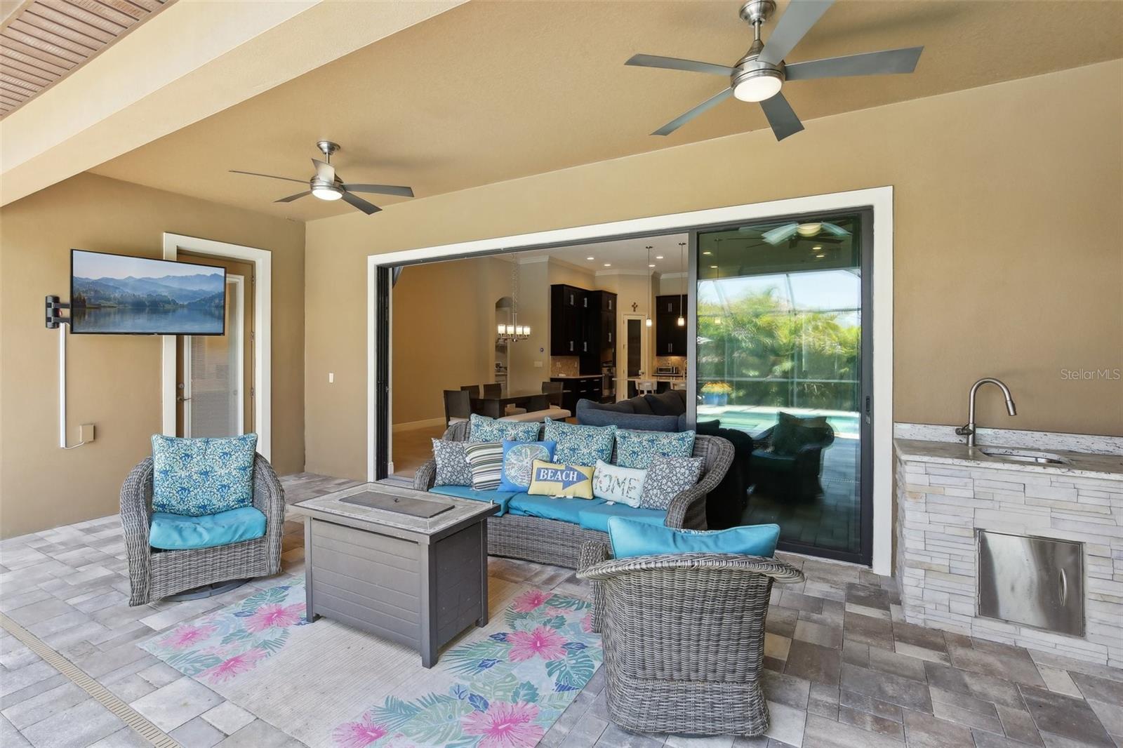 Pool/Lanai