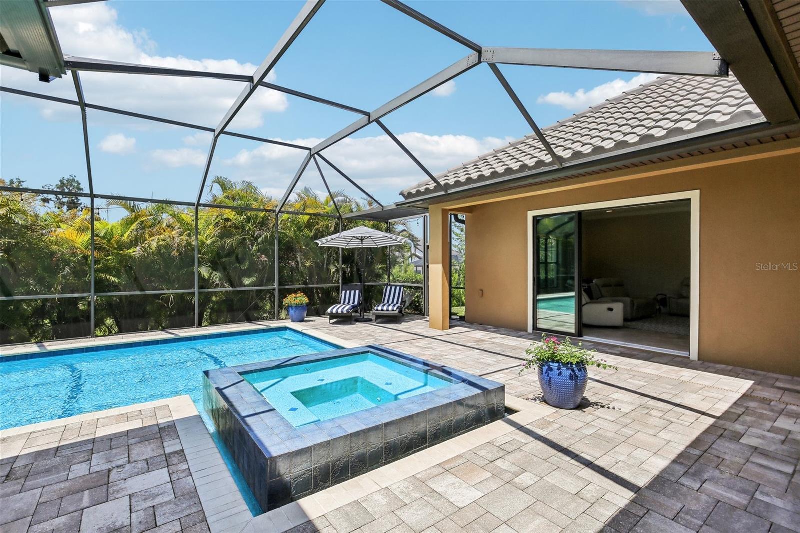 Pool/Lanai