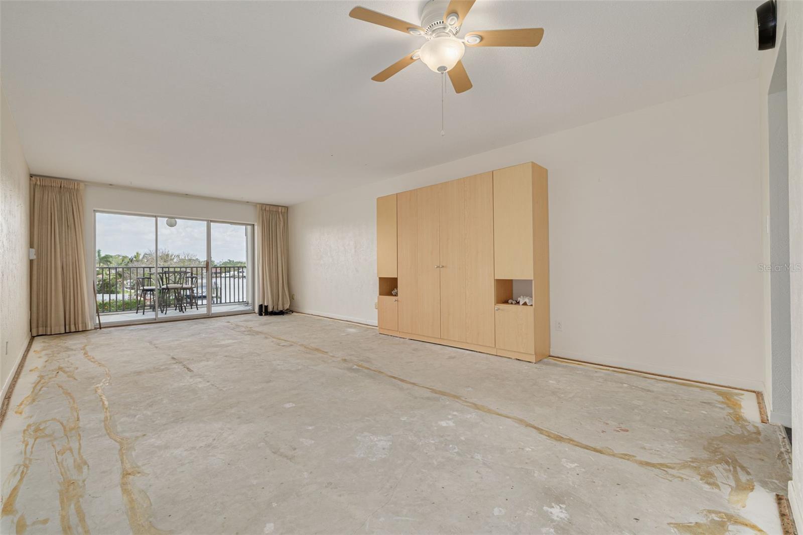 Murphy bed included